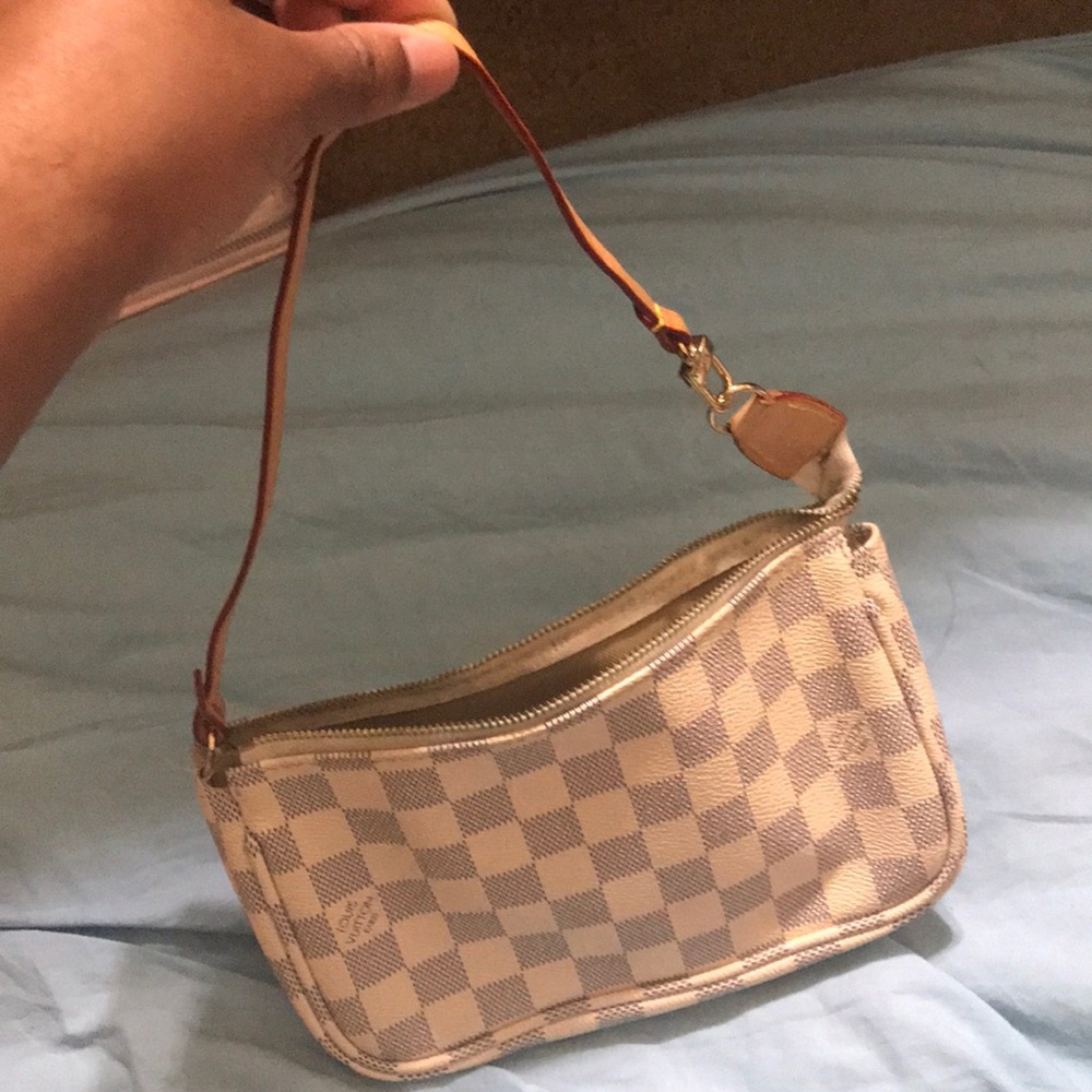 Louis Vuitton Neverfull pouch 💗